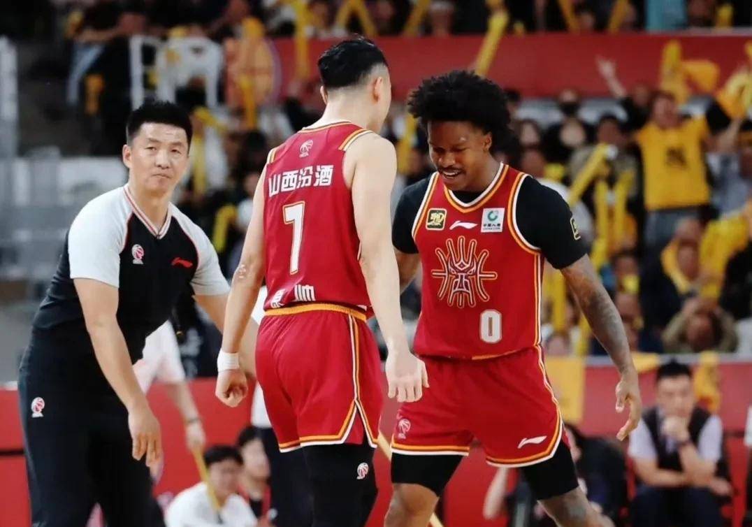 中国男篮奥运资格赛大胜，周琦统治内线