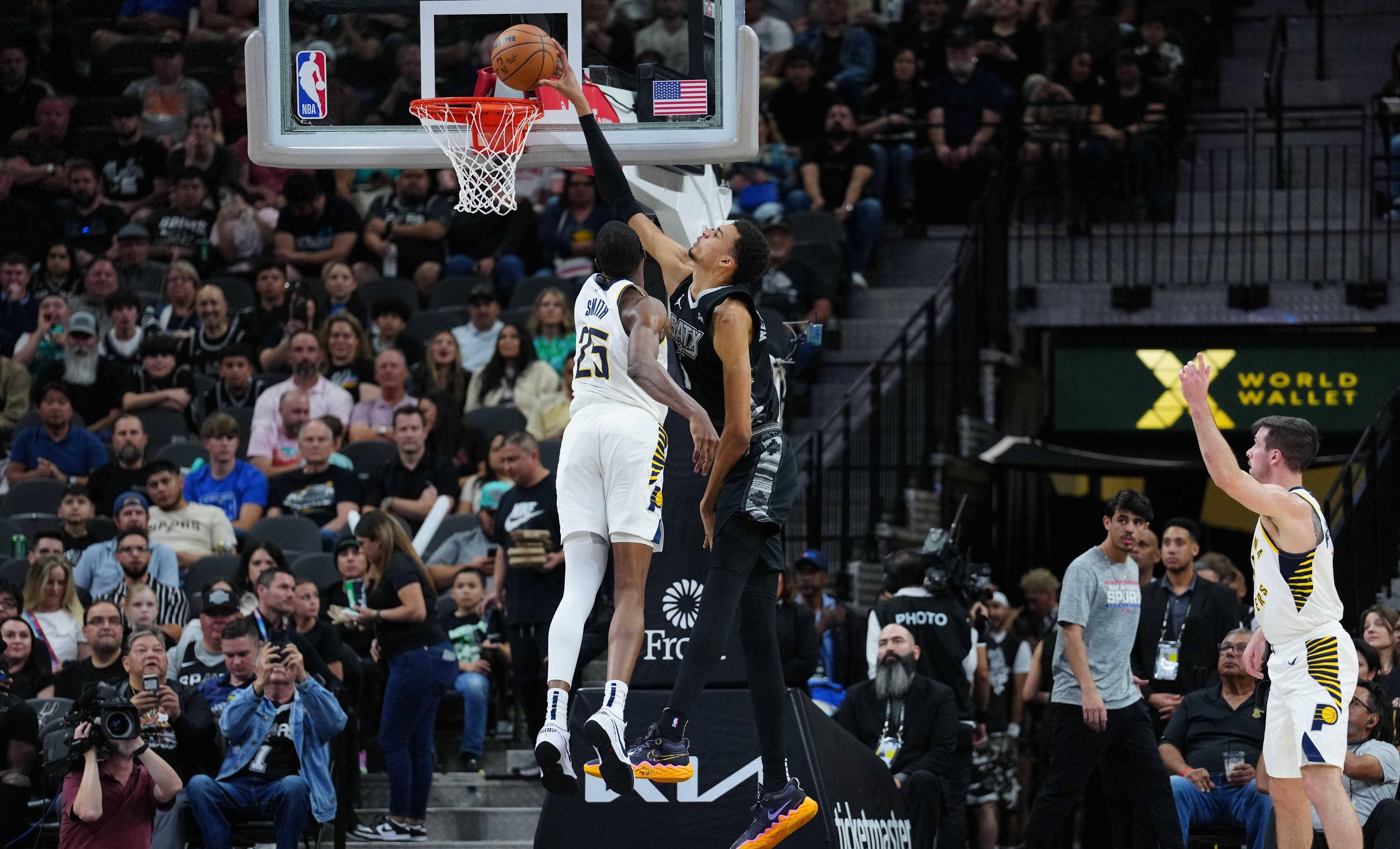 包含“经典战役：NBA历史上的标志性比赛！”的词条