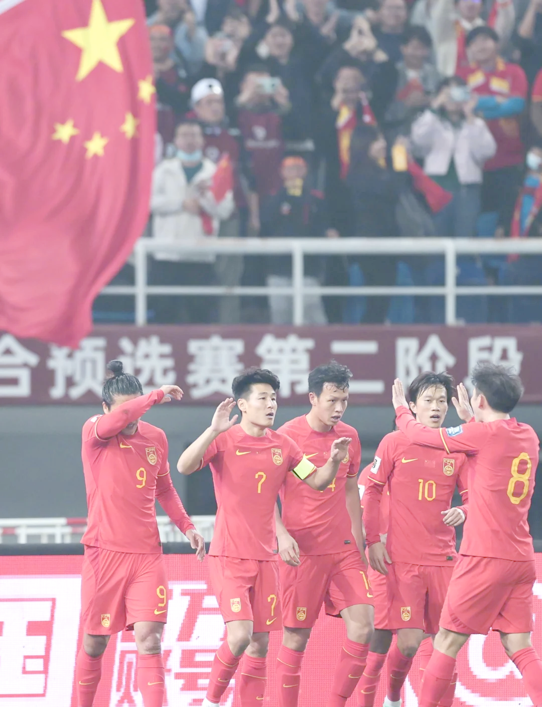 武磊双响+造点！国足3-0大胜新加坡的简单介绍