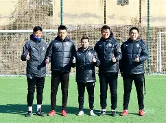 “教练组更换：新任主教练的挑战与机遇！”