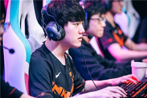 电竞选手脑电波训练，反应速度提升20%